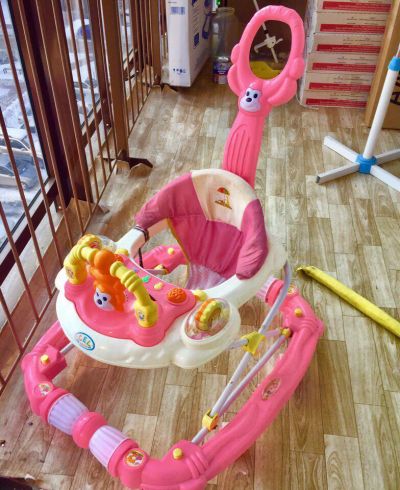 Лот: 11278850. Фото: 1. Ходунки качалка стульчик для кормления. Ходунки, прыгунки, качели