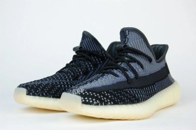 Лот: 16847370. Фото: 1. Кроссовки Adidas Yeezy 350 boost... Кеды, кроссовки, слипоны