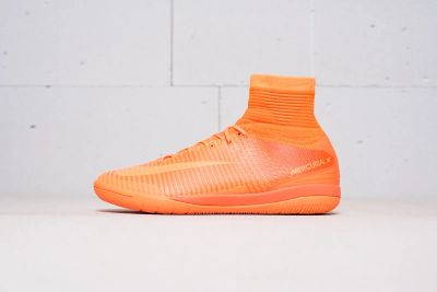 Лот: 11617716. Фото: 1. Футбольная обувь Nike MercurialX... Кеды, кроссовки, слипоны