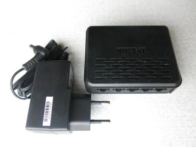 Лот: 3199729. Фото: 1. Коммутатор D-Link DES-1005A. Маршрутизаторы (роутеры)