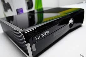 Лот: 4389459. Фото: 1. Xbox 360 slim + GTA 4 Complete... Игровые приставки, консоли