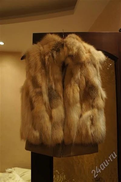 Лот: 2729402. Фото: 1. Новый жилет из лисы. Верхняя одежда