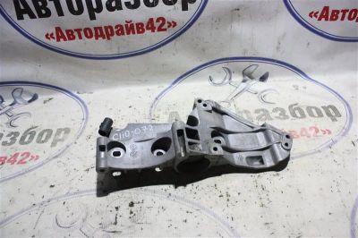 Лот: 21717782. Фото: 1. кронштейн генератора Renault Clio... Двигатель и элементы двигателя