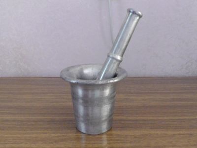 Лот: 24590519. Фото: 1. Ступка с пестиком алюминиевая... Кухонные аксессуары