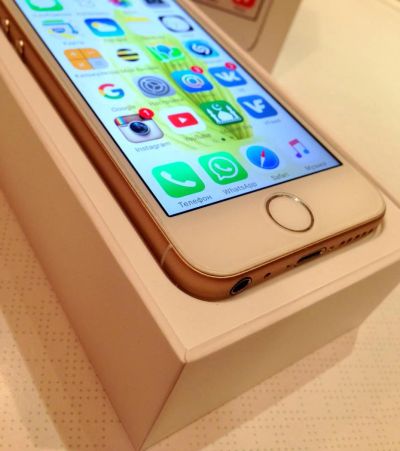 Лот: 6612589. Фото: 1. iPhone 5s 16gb sliver ( в корпусе... Смартфоны