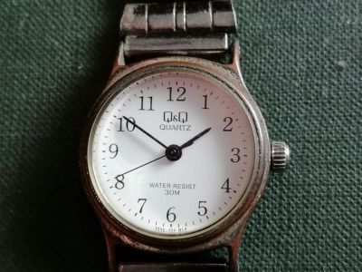 Лот: 25271335. Фото: 1. Часы женские- Q&Q Quartz. Другие наручные часы
