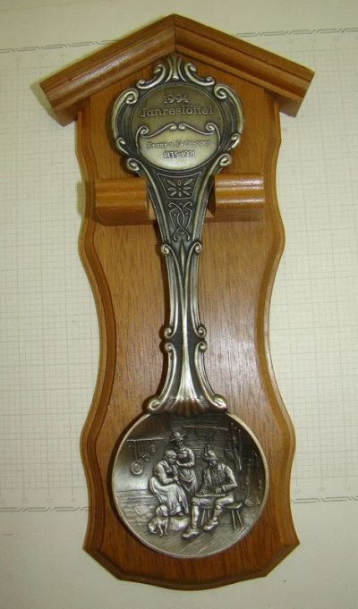 Лот: 13864412. Фото: 1. Ложка оловянная с подставкой... Другое (антиквариат)
