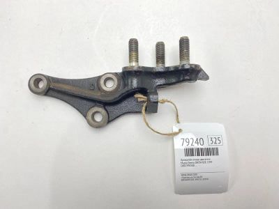 Лот: 21253582. Фото: 1. Кронштейн опоры двигателя Mazda... Двигатель и элементы двигателя