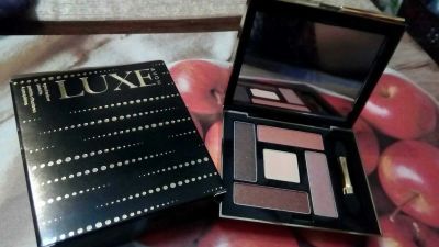 Лот: 12632865. Фото: 1. Палетка теней Avon Luxe. Подарки на Новый год