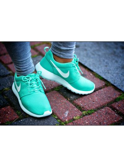 Лот: 16796944. Фото: 1. Кроссовки Nike Poshe Run.. Кеды, кроссовки, слипоны