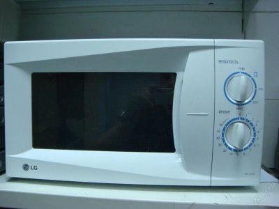 Лот: 71868. Фото: 1. СВЧ печь LG MS1724W. Микроволновки, мини-печи