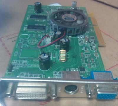 Лот: 7973107. Фото: 1. ATI Radeon 9600 Pro 128 bit -... Видеокарты