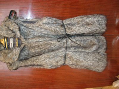 Лот: 4108233. Фото: 1. меховая жилетка. Верхняя одежда