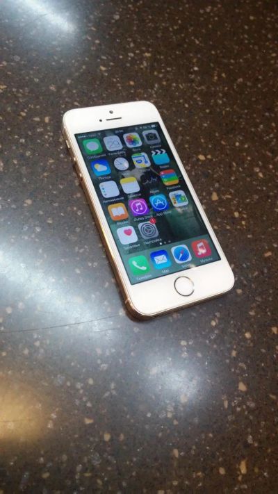 Лот: 6834561. Фото: 1. iphone 5s gold 16gb. Смартфоны