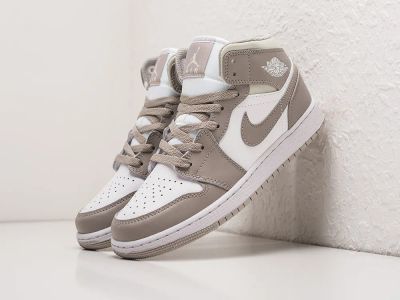 Лот: 20570220. Фото: 1. Кроссовки Nike Air Jordan 1 Mid... Кеды, кроссовки, слипоны