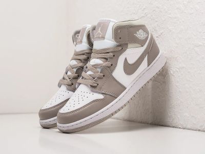 Лот: 20570223. Фото: 1. Кроссовки Nike Air Jordan 1 Mid... Кеды, кроссовки, слипоны