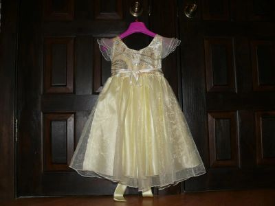 Лот: 3200689. Фото: 1. Нарядное платье р. 116. Детские карнавальные, праздничные костюмы