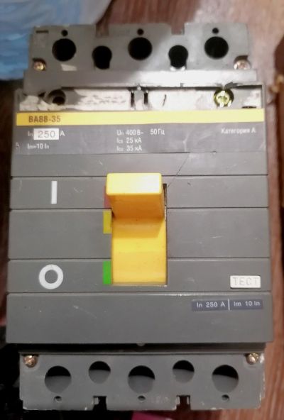 Ва 88-35 160а ИЭК сколько квадратов можно подключить.