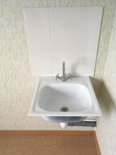 Лот: 11253823. Фото: 1. Раковина со смесителем (плитка... Раковины, умывальники