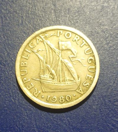 Лот: 25031935. Фото: 1. Португалия 2,5 эскудо 1980 г. Европа
