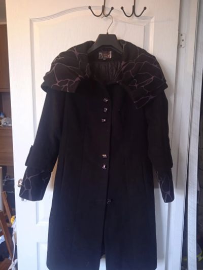 Лот: 19567453. Фото: 1. Пальто женское чёрное с капюшоном... Верхняя одежда