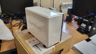 Лот: 19555254. Фото: 1. Сетевое хранилище Synology ds220j. Другое (сетевые устройства)
