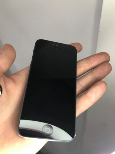 Лот: 15183298. Фото: 1. iPhone 5 Black 16Gb. Смартфоны