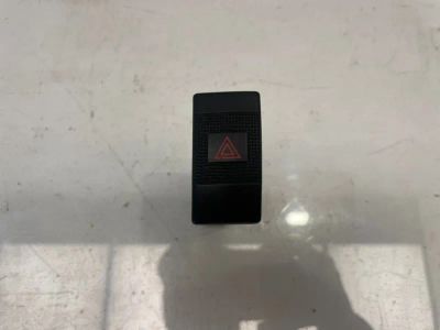 Лот: 22460039. Фото: 1. кнопка аварийной сигнализации... Другое (автозапчасти)