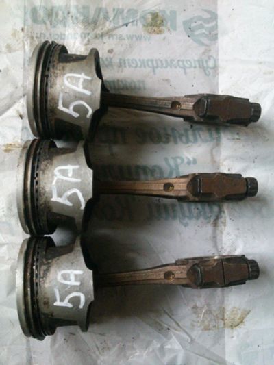 Лот: 11550512. Фото: 1. Поршень с шатуном 5A-FE Toyota... Двигатель и элементы двигателя