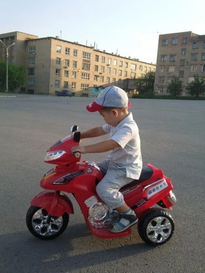 Лот: 3476700. Фото: 1. Мотоцикл не миниатюрный до 4-х... Детские электромобили