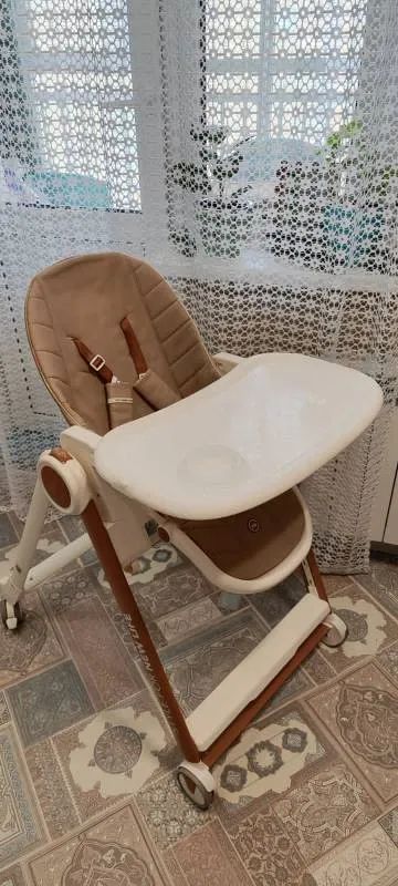 Лот: 20981811. Фото: 1. Стул для кормления happy baby... Стульчики для кормления