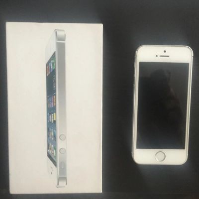 Лот: 8436308. Фото: 1. Продам iPhone 5 32Gb. Смартфоны