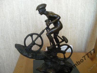 Лот: 5822513. Фото: 1. велосипед.бронза.камень.25см.европа... Скульптуры