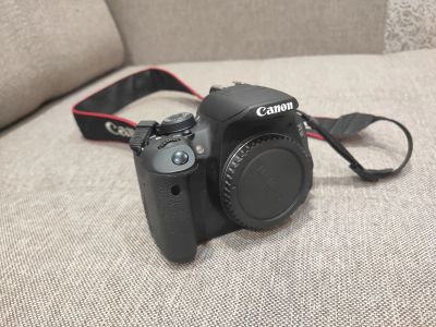 Лот: 15619413. Фото: 1. Canon 700d. Цифровые зеркальные