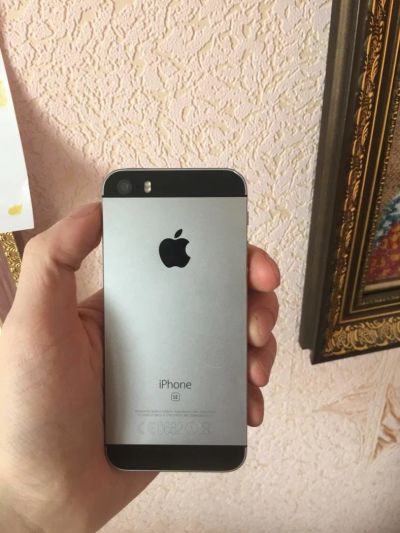 Лот: 11110176. Фото: 1. IPhone SE 32gb. Смартфоны
