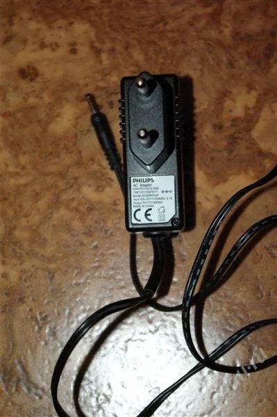 Лот: 2265230. Фото: 1. Зарядное устройство Philips. Зарядные устройства, блоки питания, адаптеры сетевые для смартфонов