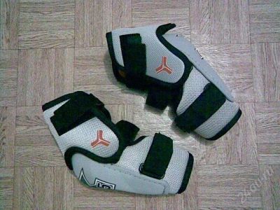 Лот: 778988. Фото: 1. Налокотники б/у EFSI X5 для хоккея... Защита тела