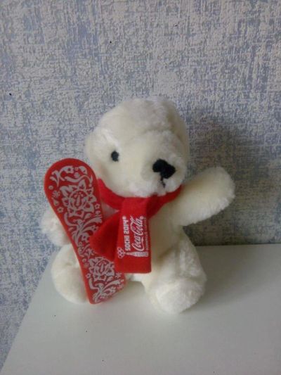 Лот: 11354754. Фото: 1. Coca Cola Медведь Сочи 2014 Сноуборд. Игрушки