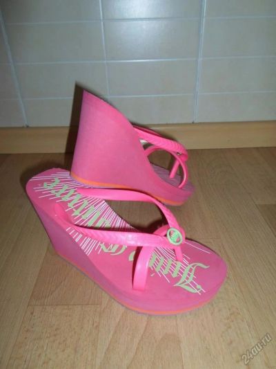 Лот: 5547728. Фото: 1. Сланцы Juicy Couture.. Шлепанцы, сланцы