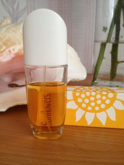 Лот: 3673667. Фото: 1. Sunflowers Elizabeth Arden. Женская парфюмерия