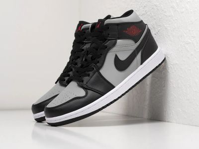 Лот: 18945862. Фото: 1. Кроссовки Nike Air Jordan 1 Mid. Кеды, кроссовки, слипоны