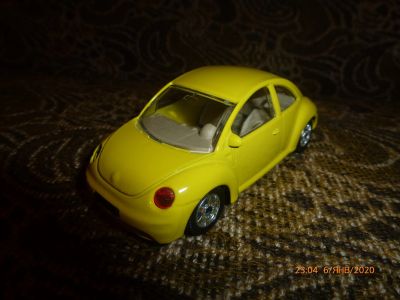 Лот: 15260452. Фото: 1. Моделька Volkswagen New Beetle. Игрушки