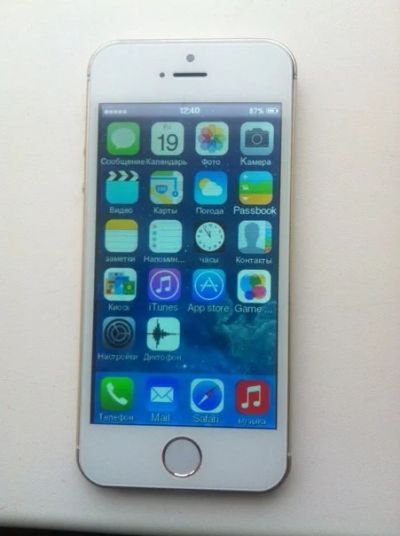 Лот: 4890087. Фото: 1. IPhone 5s Gold. Смартфоны