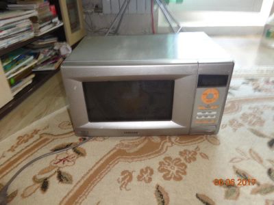 Лот: 9798176. Фото: 1. Микроволновая печь Sumsung MW73VR. Микроволновки, мини-печи