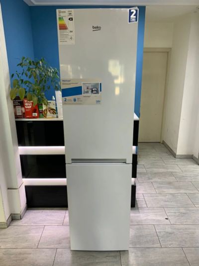 Лот: 19195597. Фото: 1. Холодильник beko rcsk335M20W. Холодильники, морозильные камеры
