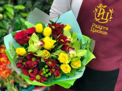 Лот: 13382438. Фото: 1. Лот № 8 Красно-желтый букет -... Свежие цветы
