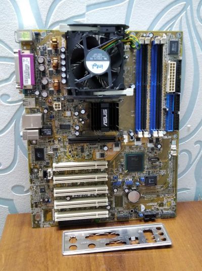 Лот: 19977058. Фото: 1. Материнская плата asus p4p800... Комплекты запчастей