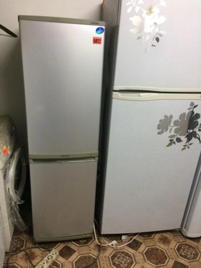 Лот: 8648445. Фото: 1. Узкий б/у холодильник Самсунг... Холодильники, морозильные камеры