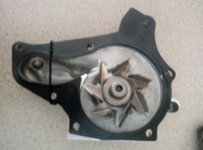 Лот: 11132627. Фото: 1. водяной насос Toyota 3sfe. Двигатель и элементы двигателя