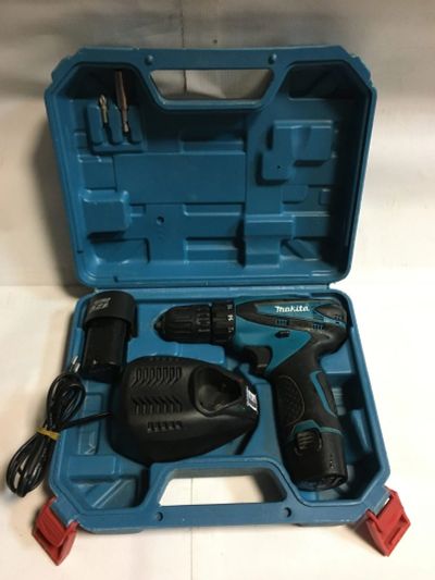 Лот: 15587247. Фото: 1. Шуруповерт Makita DF330DWE в кейсе... Электроинструмент